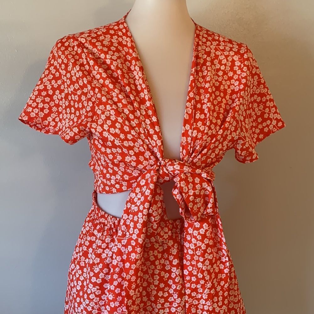 [Princess Polly] Red/White Floral Romper - Size 12 - Picture 2 of 6